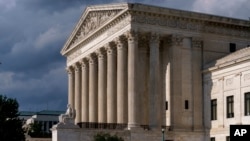 资料照片：位于华盛顿的美国最高法院。(2021年6月8日)