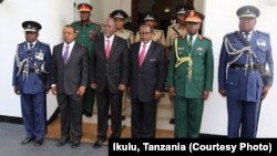 Rais Magufuli pamoja na viongozi wa Jeshi na polisi Ikulu