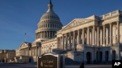 美國政府關閉的第一天，國會議員繼續辯論臨時開支法案