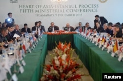 Pakistan's National Security Advisor Sartaj Aziz (C-R), Afghan Foreign Minister Salahuddin Rabbani (C-L), and other countries delegates attend the first day of the Heart of Asia conference in Islamabad, Dec. 9, 2015.