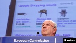 Kepala antitrust Uni Eropa, Joaquin Almunia, memberikan sambutan dalam konferensi pers di kantor pusat Komisi Uni Eropa di Brussels (5/2).