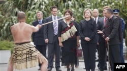 Ngoại trưởng Hoa Kỳ Hillary Rodham Clinton được chào đón tại Wellington, New Zealand