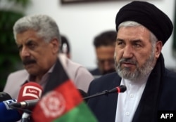 Afghan minister for Refugees and Repatriation Sayed Hussein Alemi Balkhi (R) speaks during a joint press conference with Pakistani Minister for States and Frontier Regions (SAFRON) Abdul Qadir Baloch (L) in Islamabad on April 22, 2016.