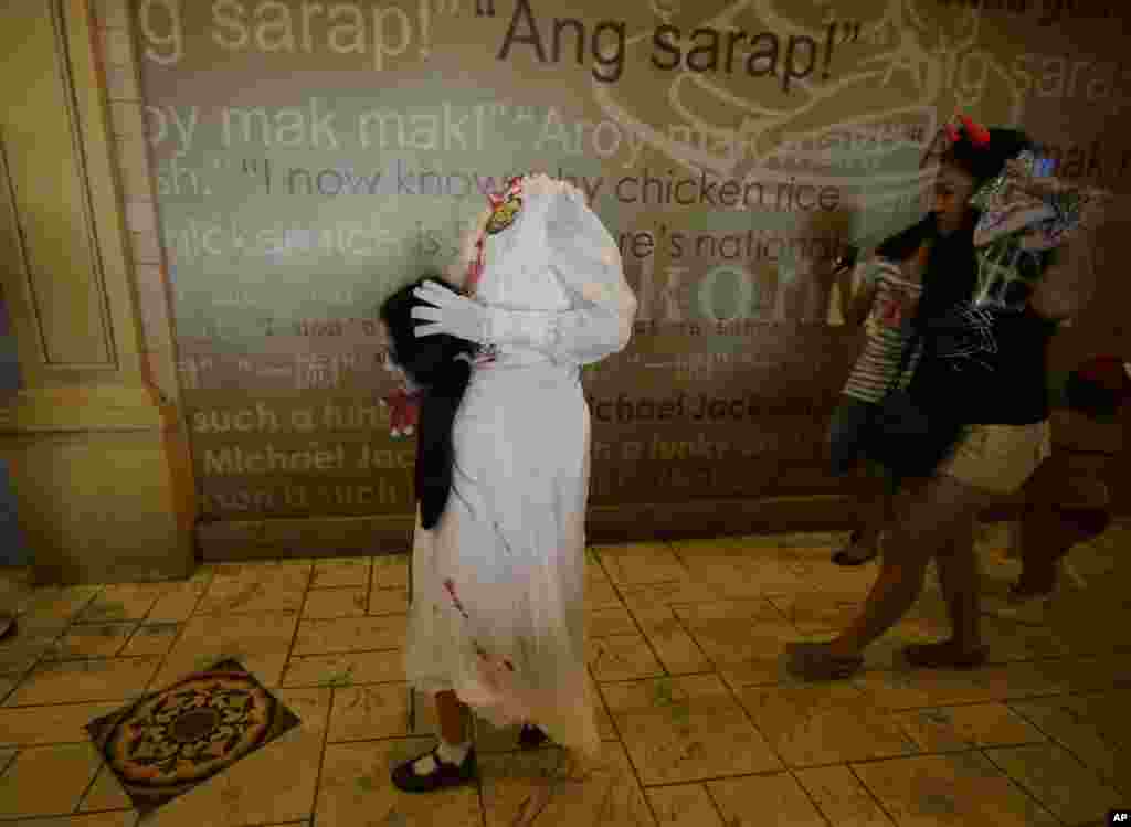 Children dressed in their most scariest costumes make the rounds of stalls at Manila's Ocean Park, the country's largest oceanarium, for free candies, chocolates and sweets, as they take part in the annual Halloween "Trick or Treat" activity ahead of next week's observance of All Saints' Day in Manila, Philippines.