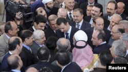 Suriya rahbari Bashar al-Assad Damashqdagi al-Afram masjidida hayit namozini o'qidi, 26-oktabr, 2012