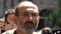 Müxalifət lideri Nikol Paşinyan baş nazir Sarksiyanın istefasında israr nümayiş etdirdi.