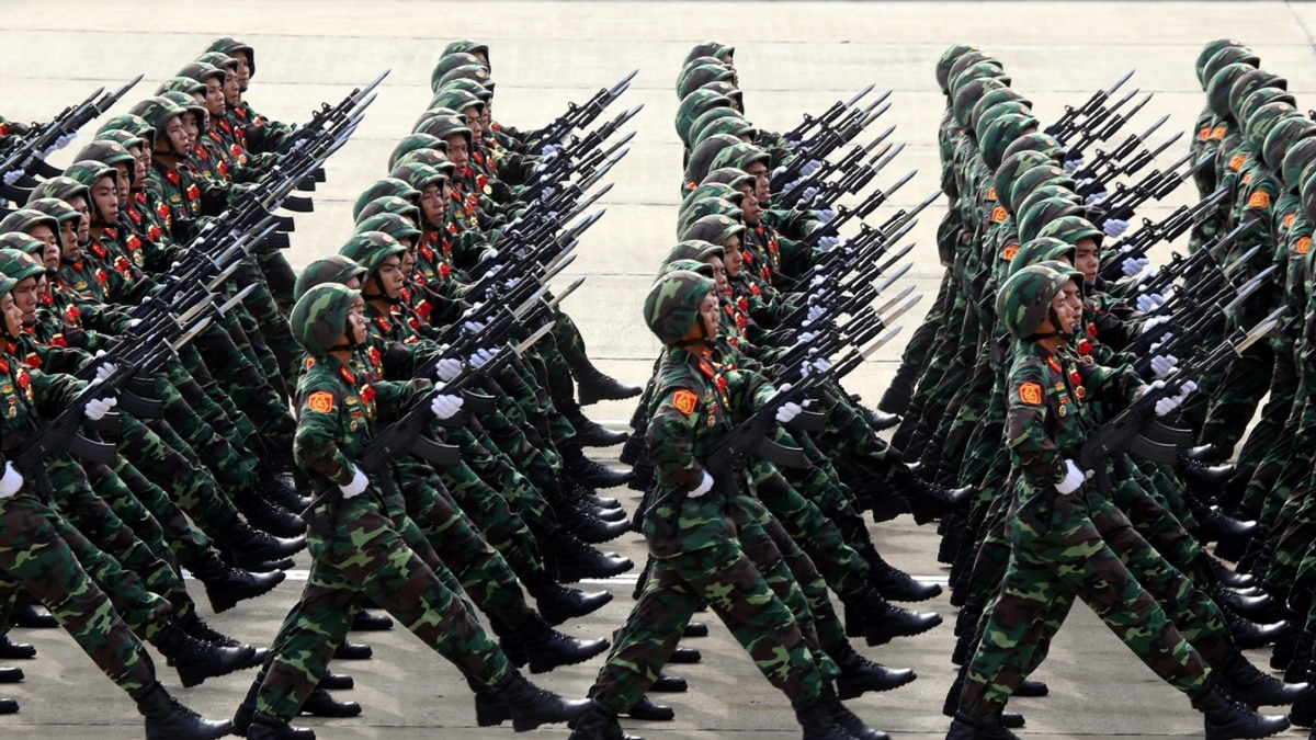 Việt Nam bất ngờ thông báo ‘diễn tập quốc phòng’, sân bay đóng cửa, du lịch xáo trộn