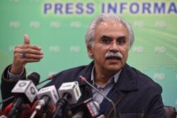 ڈاکٹر ظفر مرزا وزیر اعظم عمران خان کے معاون خصوصی برائے صحت ہیں۔ (فائل فوٹو)