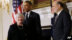 President Barack Obama applauds as he walks out of the State Dining Room of the White House with outgoing Federal Reserve Chairman Ben Bernanke (R) and Janet Yellen, his nominee to replace Bernanke, in Washington, Oct. 9, 2013.