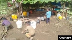 ဒီးေမာ့ဆို စစ္ေဘးဒုကၡသည္စခန္းက ကေလးငယ္အခ်ဳိ႕။ (ဓာတ္ပုံ - ကရင္နီလူငယ္အဖြဲ႔)
