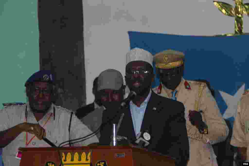 선거 패배 후 연설하는 소말리아의 샤리프 셰이크 아흐메드 전 대통령