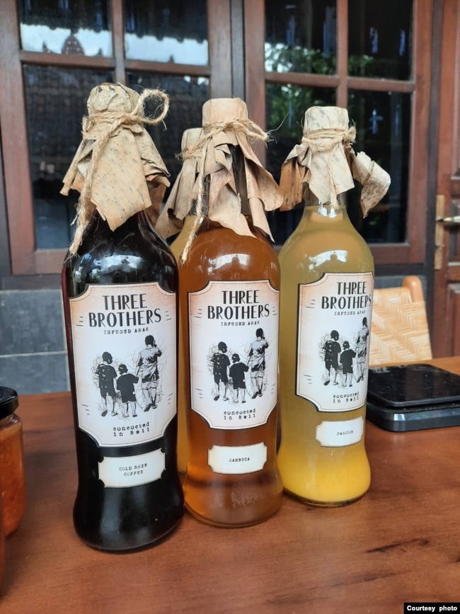 Three Bothers - Menawarkan arak infus dengan berbagai aroma (foto: courtesy).