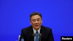 中国商务部长王文涛在中国国务院新闻办的发布会上讲话。（2021年2月24日）