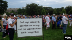 Opponents of gay marriage rally outside Capitol Hill. (Photo by Diaa Bekheet)