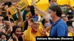 Brezilya Devlet Başkanı Jair Bolsonaro ülkesinin Dünya Sağlık Örgütü üyeliğinden çıkma konusunu değerlendireceğini söyledi.