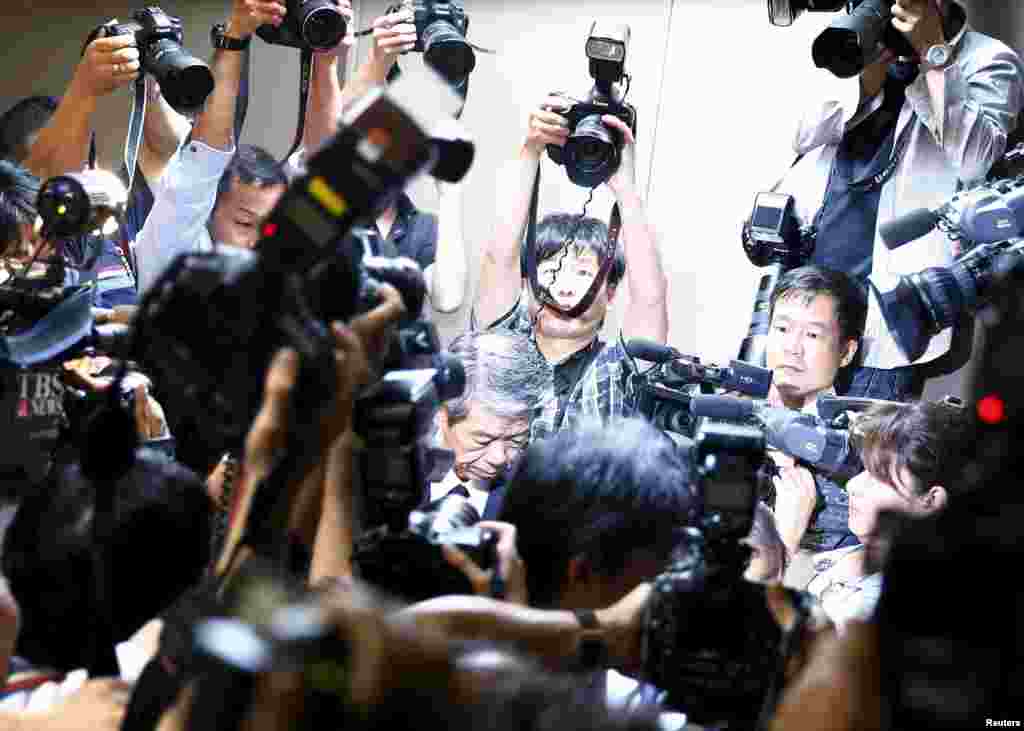Toshiba Corporation&#39;s President and Chief Executive Officer Hisao Tanaka (C) is surrounded by the media as he leaves a news conference at the company headquarters in Tokyo, Japan. Tanaka stepped down after an independent investigation found he had been aware the company had inflated its profits, in the country&#39;s biggest corporate scandal in years.