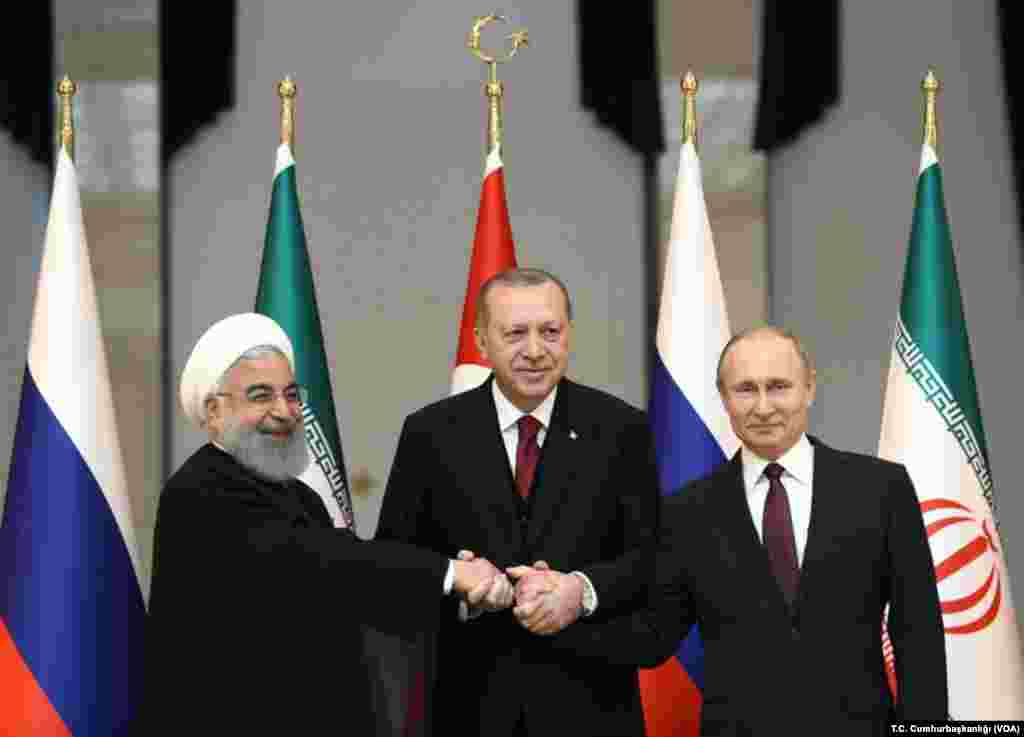 Cumhurbaşkanı Recep Tayyip Erdoğan, İran Cumhurbaşkanı Hasan Ruhani ve Rusya Cumhurbaşkanı Vladimir Putin ile üçlü zirvede bir araya geldi.