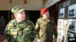 Načelnik Generalštaba Vojske Srbije general-potpukovnik Miloje Miletić i komandant Kfora general-major Erhard Biler posle susreta u Nišu, 18. novembar 2010.