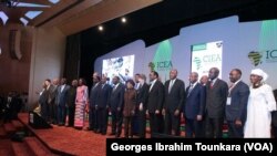 Les Chefs de l’Etat africains posent pour une photo à la clôture de la lIème édition de la Conférence internationale sur l’émergence, à Abidjan, 3 mars 2017. (VOA/Georges Ibrahim Tounkara)