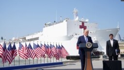 Tổng thống Trump phát biểu tại Norfolk, nơi tàu bệnh viện USNS Comfort nhổ neo để tới New York hỗ trợ các hoạt động y tế đối phó với COVID-19.