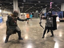 Para pemain 'cosplay' kembali berlaga di ajang Awesome Con 2021 (dok: VOA)