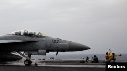5月4日杜魯門號航空母艦的甲板上起飛的美國海軍飛機開始對敘利亞的“伊斯蘭國”武裝發動空襲。