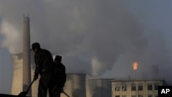 Akumulasi gas rumah kaca akibat polusi oleh asap industri yang terus meningkat, memicu tahun 2013 sebagai salah satu tahun terpanas dalam sejarah (foto: ilustrasi). 