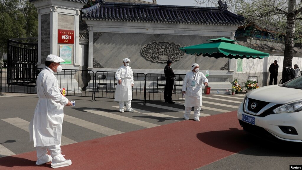 Estudios especializados y diferentes medios de prensa han responsabilizado al gobierno de China por supuestamente retardar la información sobre la fecha de detección en su propio territorio de la COVID-19, que costado la vida de miles de personas en casi un centenar de países.