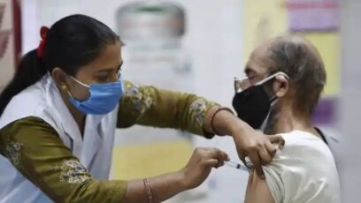Tiêm vaccine ở Ấn Độ.