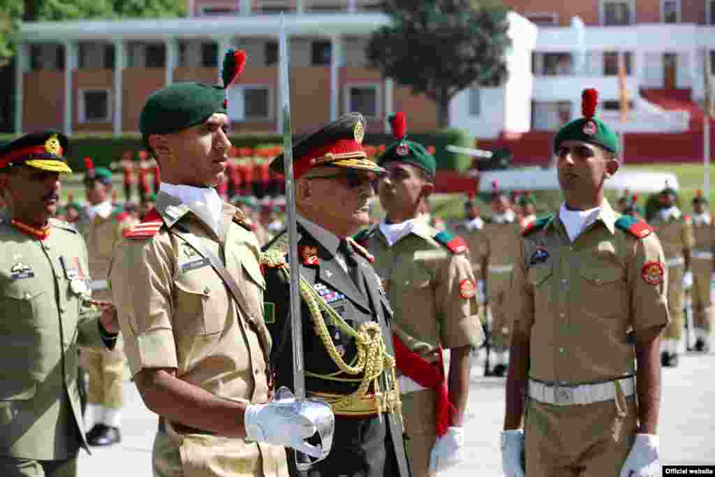 افغانستان کی فوج کے سربراہ جنرل شیر محمد کریمی کیڈٹس کی پاسنگ آؤٹ پڑید کے مہمان خصوصی بھی تھے۔