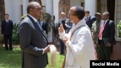 በኬንያ አዲሱ የኢትዮጵያ አምባሳደር መለስ ዓለም የሹመት ደብዳቤያቸውን ለኬንያው ፕሬዚዳንት ኡሁሩ ኬንያታ ባቀረቡበት ወቅት