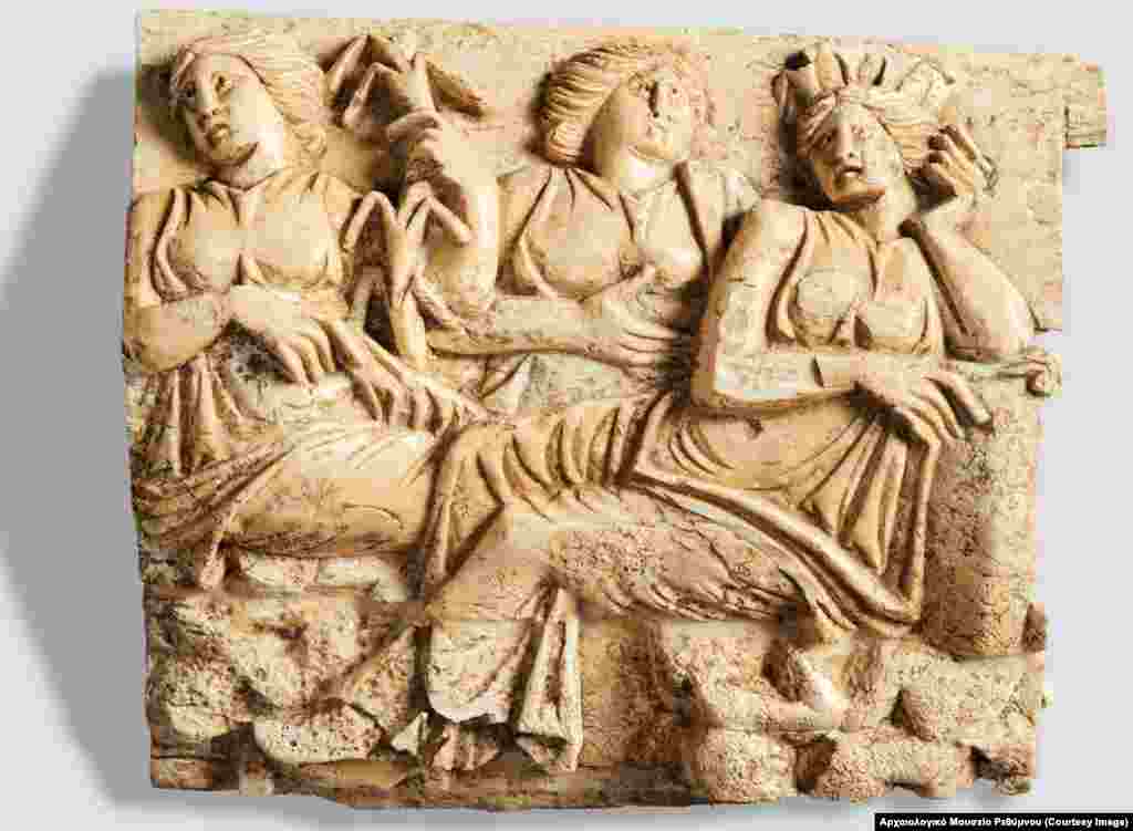 Ανάγλυφο με σκηνές από τη ζωή του Αχιλλέα, 4ος αιώνας.