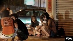 Foto gadis-gadis remaja yang dibujuk masuk dunia prostitusi, turut dipamerkan di Pusat Kebudayaan Skirball di Los Angeles (foto: dok).