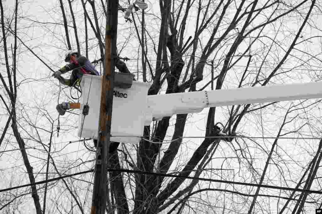 Baltimore Gas &amp; Electric lineman, Jim Thompson, repairs a power line that was damaged by a tree limb in Towson, Maryland, Dec. 9, 2013.&nbsp;