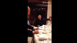 中国央视著名主持人毕福剑在私人聚餐上调侃毛泽东（网络视频截图）