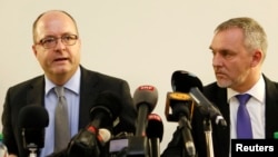 Geneva's Attorney General Olivier Jornot, left, and Francois Schmutz, head of Criminal Investigation Police, discuss the arrest of two people on terror charges, in Geneva, Switzerland, Dec. 12, 2015. 