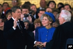 VaRonald Reagan-1985.