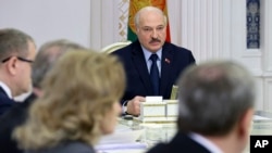 알렉산드르 루카셴코 벨라루스 대통령이 15일 개헌을 위한 실무그룹 회의를 주재하고 있다.