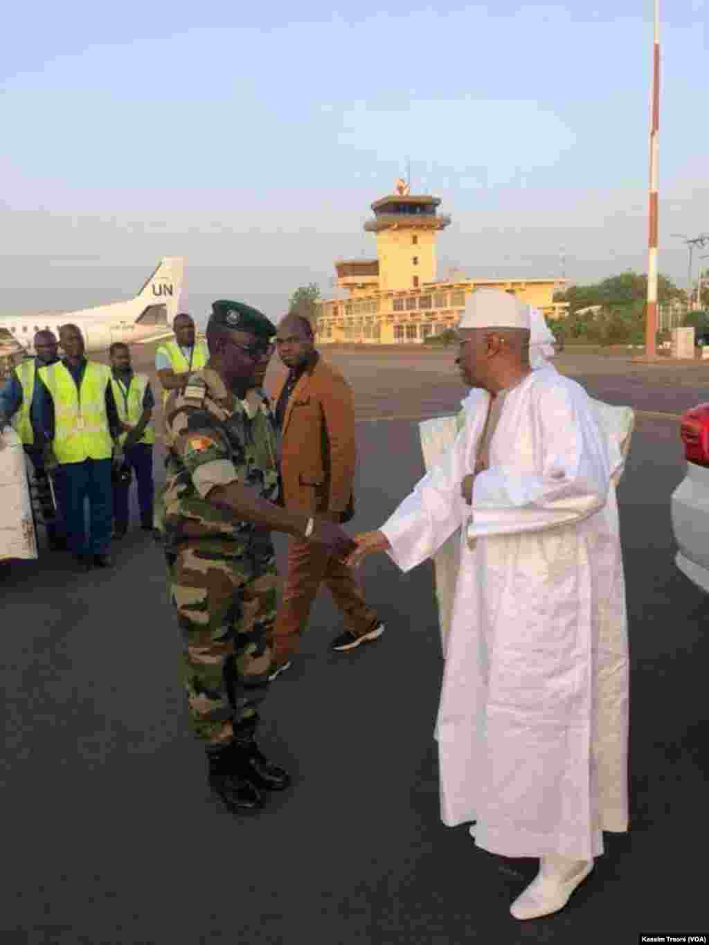 Le Premier ministre malien, Soumeylou Boubeye Maïga, en visite à Tessalit, le 22 mars 2018. (VOA/Kassim Traoré)