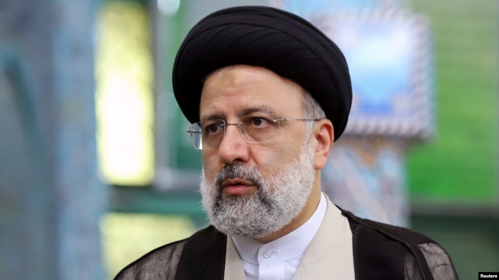 Ông Ebrahim Raisi, một thẩm phán của chủ trương bảo thủ, là người được Lãnh tụ Tối cao Ayatollah Ali Khamenei ủng hộ trong cuộc đua bốn người hôm thứ Sáu.