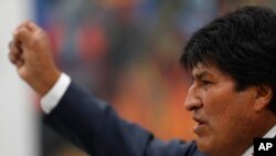 Evo Morales se declaró ganador de las elecciones presidenciales del país y dijo que recibió la ventaja de 10 puntos porcentuales sobre su rival más cercano para ganar. 