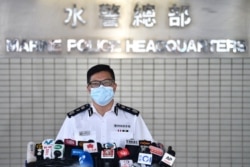 香港警務處處長鄧炳強在水警總部對媒體講話。 （2020年8月27日）