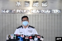 香港警务处处长邓炳强在水警总部对媒体讲话。（2020年8月27日）