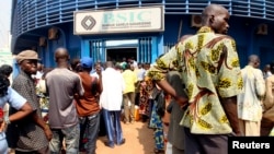 People wait in line at the BSIC bank in Bangui, December 31, 2012.
