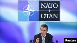 Sekjen NATO Anders Fogh Rasmussen dalam jumpa pers di Brussels (11/5).