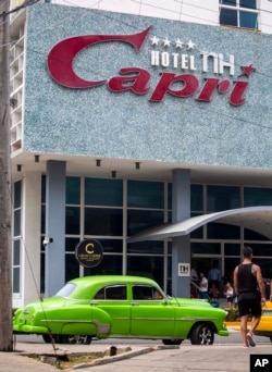 Hotel Capri, junto al malecón de La Habana, en Cuba, donde diplomáticos de EE.UU. y Canadá dicen haber sufrido misteriosos ataques que han afectado su salud.