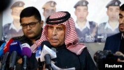 Safi al-Kaseasbeh, center, father of Islamic State captive Jordanian pilot Muath al-Kaseasbeh, speaks at a news conference where he asked Islamic State militants to pardon and release his son, in Amman, Feb. 1, 2015. 