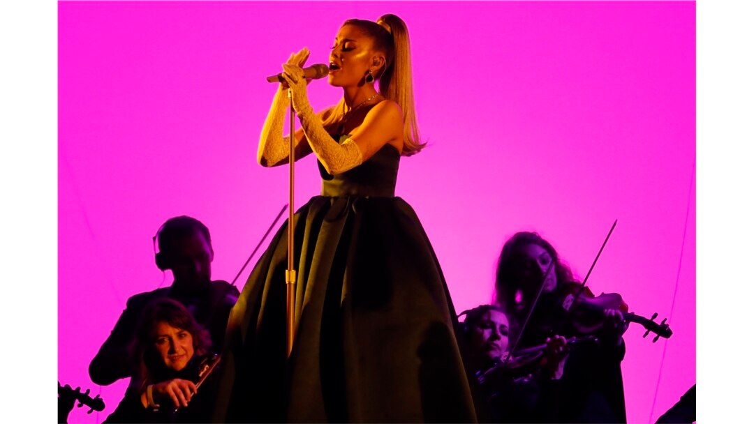 Ariana Grande tiba di 62nd Grammy Awards, Los Angeles, California, AS, 26 Januari 2020. (Foto: REUTERS/Mike Blake)