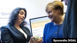 Almanya Başbakanı Angela Merkel, Dilek Gürsoy'un üzerinde çalıştığı yapay kalple ilgili bilgi almıştı
