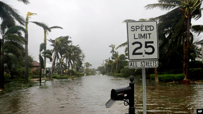 Nhiều vùng ở Florida bị ngập lụt vì Irma.